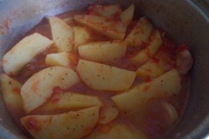 Cartofi cu rasol afumat de porc