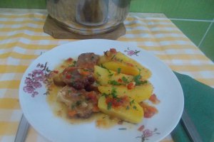 Cartofi cu rasol afumat de porc