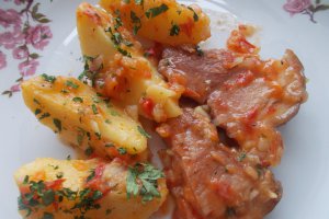 Cartofi cu rasol afumat de porc