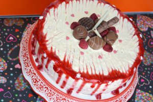 Desert tort cu crema de vanilie si zmeura