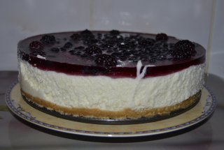Desert cheesecake cu fructe de padure