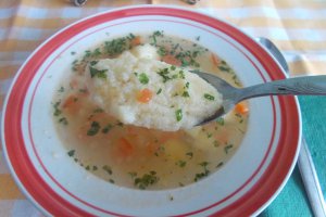 Supa de legume, cu galuste de gris