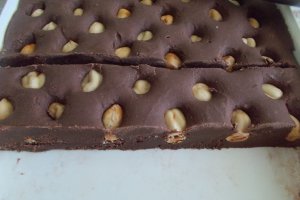 Ciocolata de casa, cu alune de padure