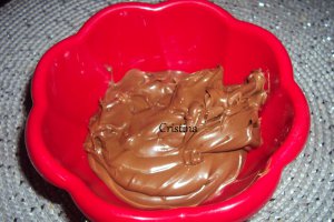 Desert spuma cu crema de ciocolata si alune