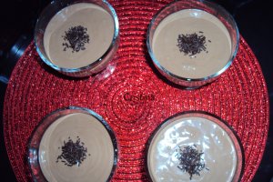 Desert spuma cu crema de ciocolata si alune