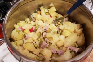 Tort festiv salata de boeuf