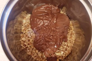 Desert cozonac cu ciocolata si nuca