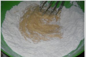 Prajitura cu foi de miere si crema de vanilie