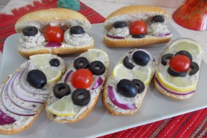 Tartine cu pasta din file de hering