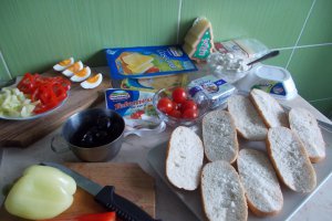 Aperitiv tartine cu branzeturi