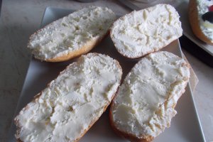 Aperitiv tartine cu branzeturi