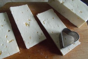 Aperitiv tartine cu branzeturi