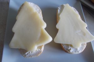 Aperitiv tartine cu branzeturi