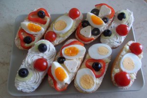 Aperitiv tartine cu branzeturi
