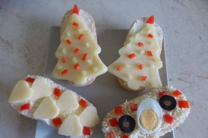 Aperitiv tartine cu branzeturi