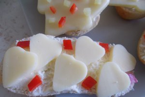 Aperitiv tartine cu branzeturi