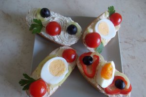 Aperitiv tartine cu branzeturi