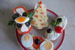 Aperitiv tartine cu branzeturi