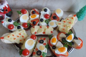 Aperitiv tartine cu branzeturi