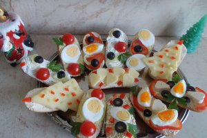 Aperitiv tartine cu branzeturi