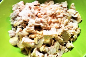 Salata de ciuperci cu pui si susan