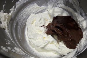 Desert cheesecake rece cu ciocolata si jeleu de zmeura