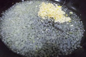 Supa de rosii, cu morcovi si galuste de faina