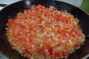 Supa de rosii, cu morcovi si galuste de faina