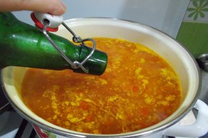 Supa de rosii, cu morcovi si galuste de faina