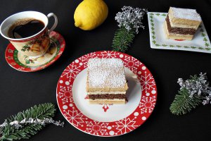 Desert prajitura cu foi caramel, cu blat de cacao si crema de lamaie