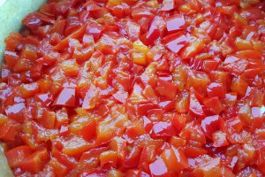 Salata cu piept de pui, legume si maioneza, in straturi