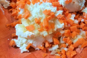 Aperitiv rosii umplute cu branzica