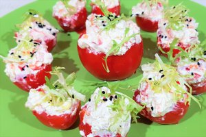 Aperitiv rosii umplute cu branzica