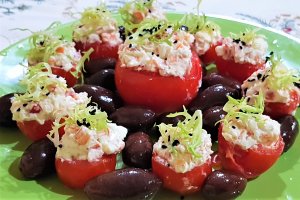 Aperitiv rosii umplute cu branzica
