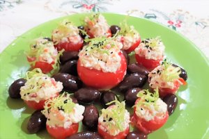 Aperitiv rosii umplute cu branzica