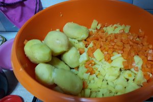 Salata de legume cu maioneza