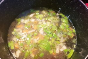 Ciorba de salata cu galuste si iaurt