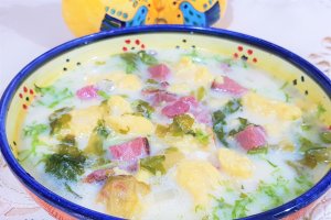Ciorba de salata cu galuste si iaurt