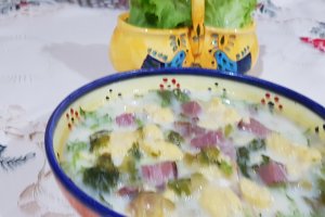 Ciorba de salata cu galuste si iaurt