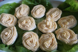 Aperitiv oua umplute cu crema de branza si jambon