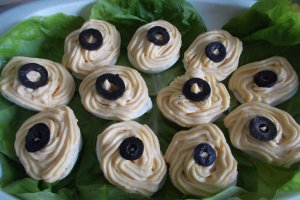 Aperitiv oua umplute cu crema de branza si jambon