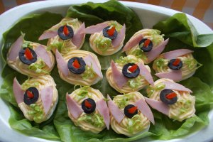 Aperitiv oua umplute cu crema de branza si jambon