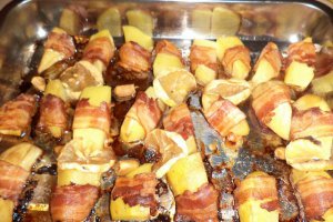 Cartofi inveliti in mantie de bacon