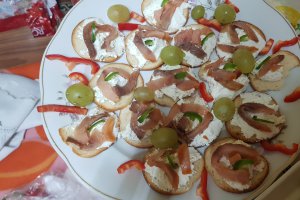 Aperitiv cu somon si branza topita
