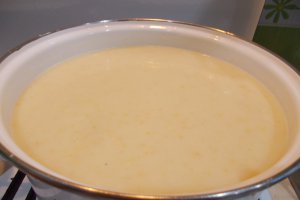 Supa crema de cartofi, cu smantana, unt si afumaturi
