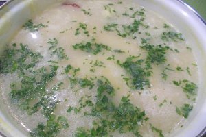 Supa crema de cartofi, cu smantana, unt si afumaturi