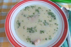 Supa crema de cartofi, cu smantana, unt si afumaturi