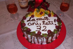 Desert tort aniversar cu turron si visinata