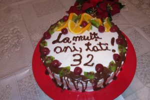 Desert tort aniversar cu turron si visinata