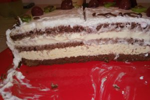 Desert tort aniversar cu turron si visinata